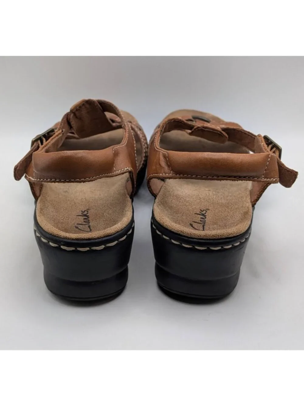 Clarks Lexi Brown Tan Strappy Sandals Women's Size 8.5 M Open Toe Buckle Beach